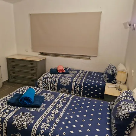 Eira Dos Moinhos *